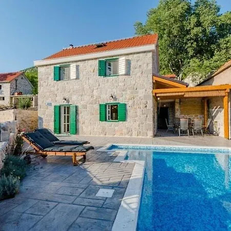 Rustic - Two Bedroom With Private Pool
