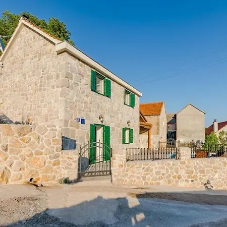 度假居 Rustic - Two Bedroom With Private Pool Crivac