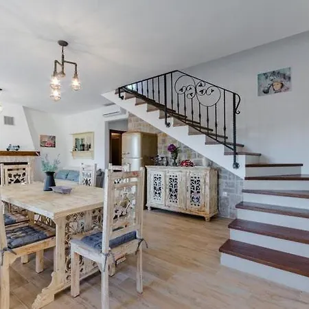 Rustic - Two Bedroom With Private Pool