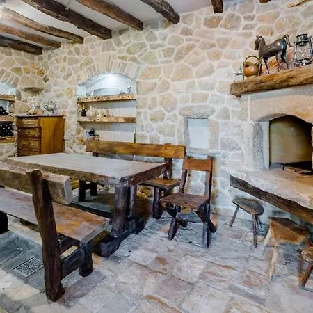 Rustic - Two Bedroom With Private Pool Holiday home Crivac