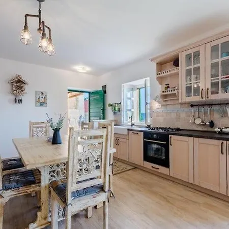Rustic - Two Bedroom With Private Pool *