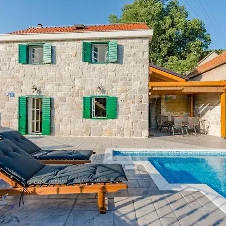 Rustic - Two Bedroom With Private Pool * Crivac