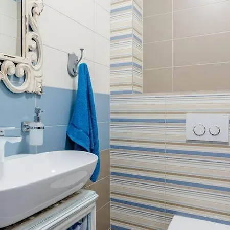 Rustic - Two Bedroom With Private Pool Holiday home