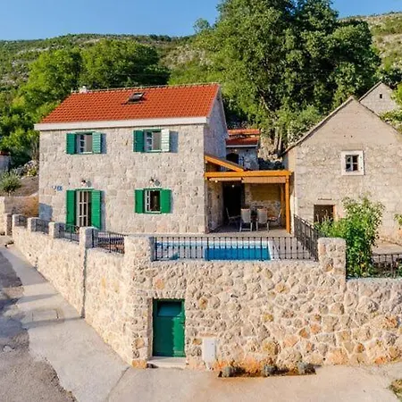 Rustic - Two Bedroom With Private Pool * Crivac