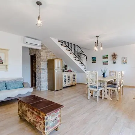Rustic - Two Bedroom With Private Pool Holiday home