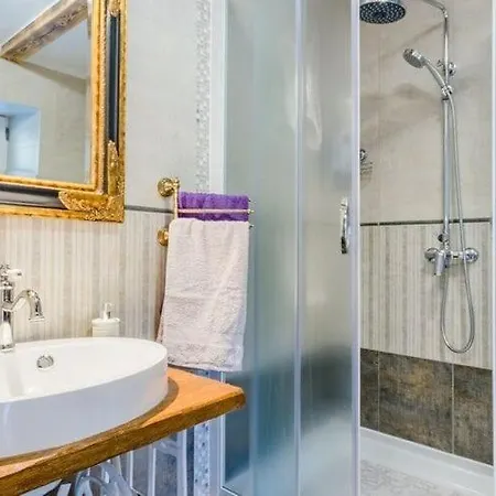 Rustic - Two Bedroom With Private Pool Holiday home *