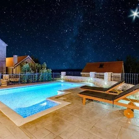 Rustic - Two Bedroom With Private Pool * Crivac